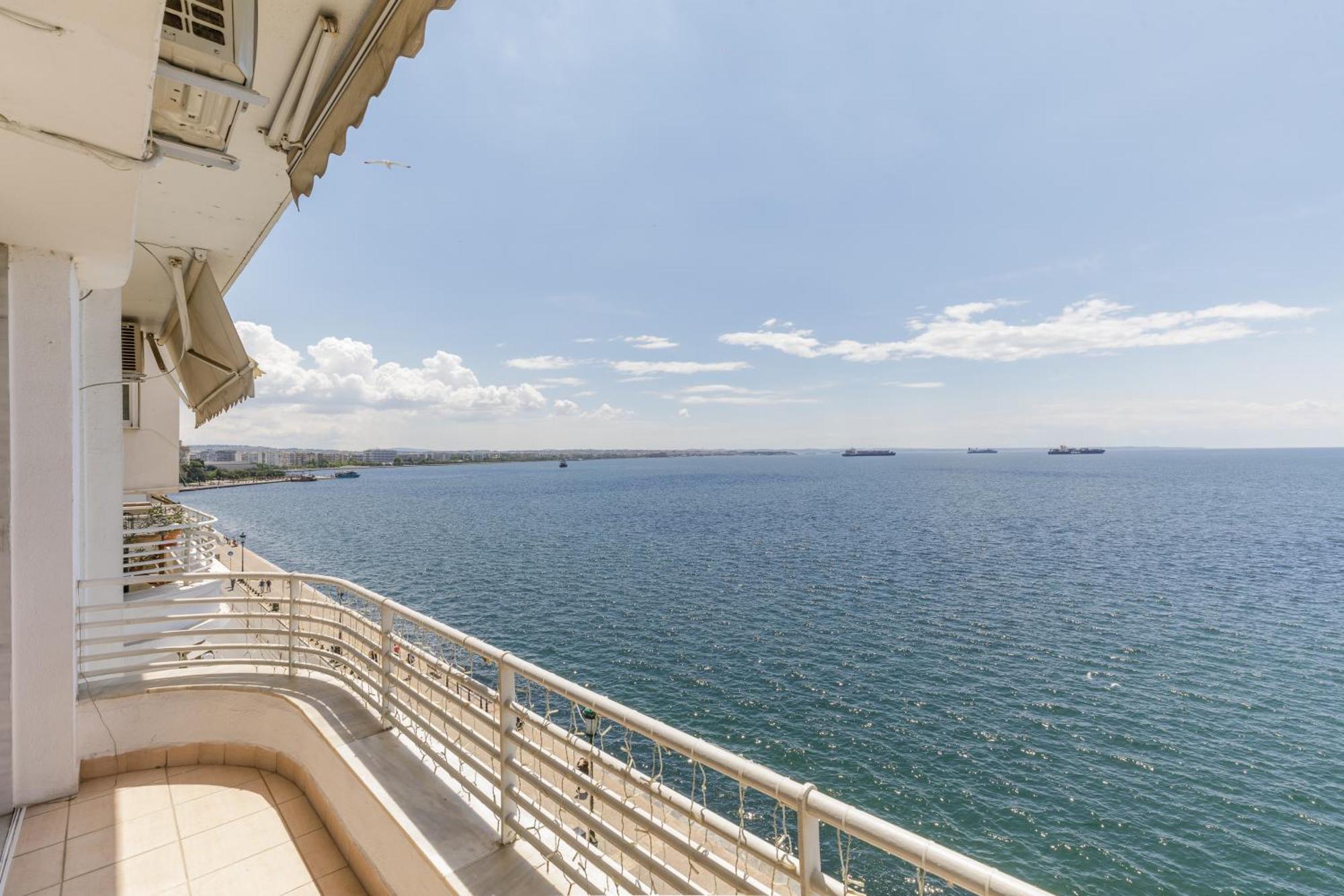 Infinity & Beyond By Halu! - Seafront Apartments Thessaloniki Exterior foto