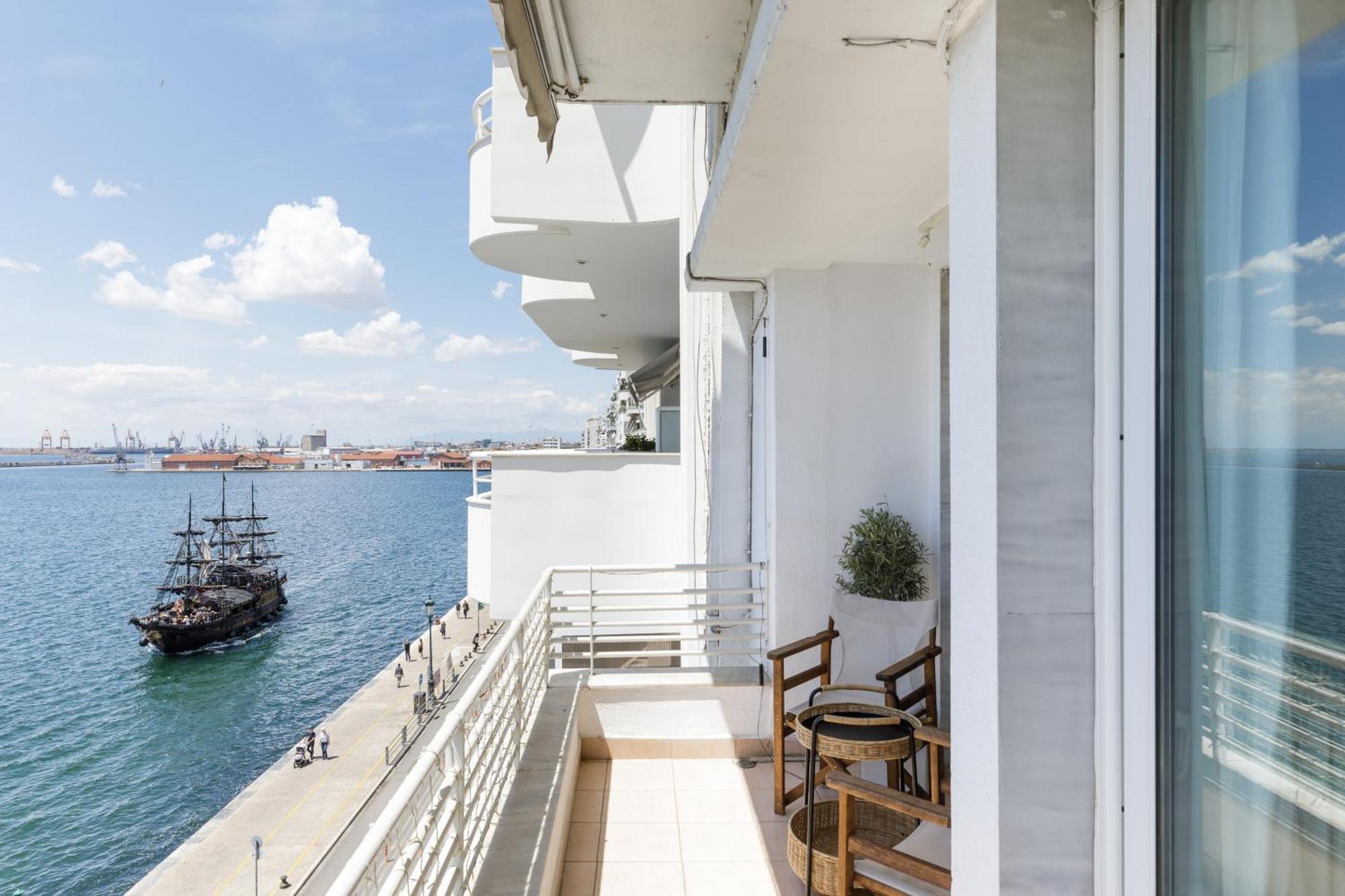 Infinity & Beyond By Halu! - Seafront Apartments Thessaloniki Exterior foto