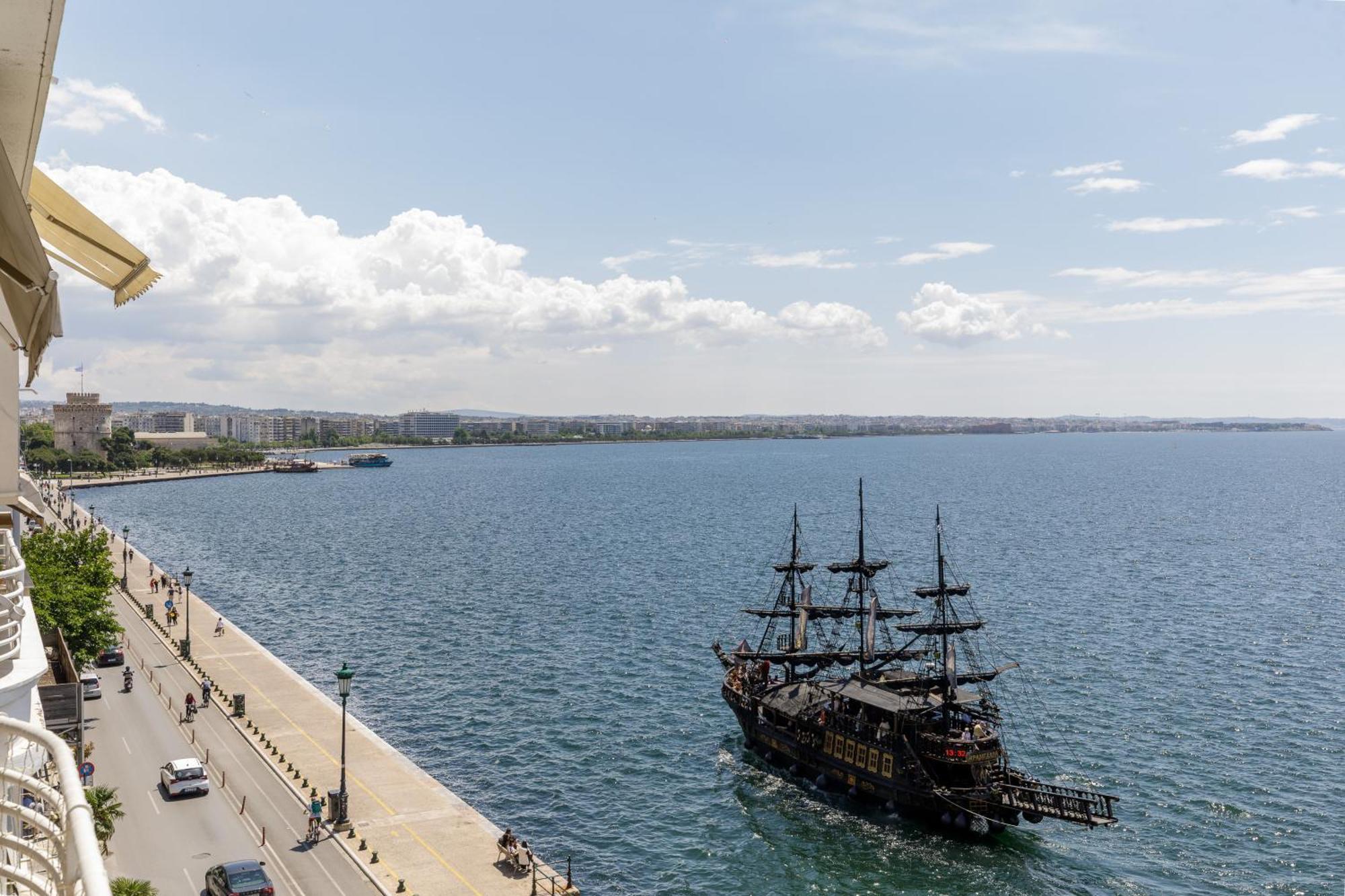 Infinity & Beyond By Halu! - Seafront Apartments Thessaloniki Exterior foto