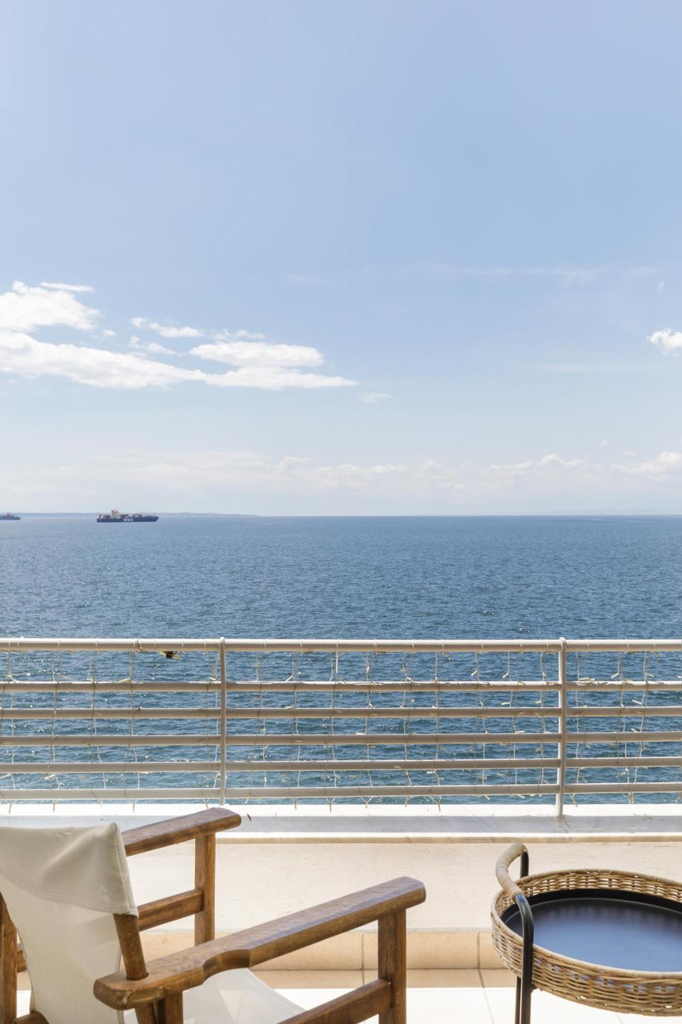 Infinity & Beyond By Halu! - Seafront Apartments Thessaloniki Exterior foto