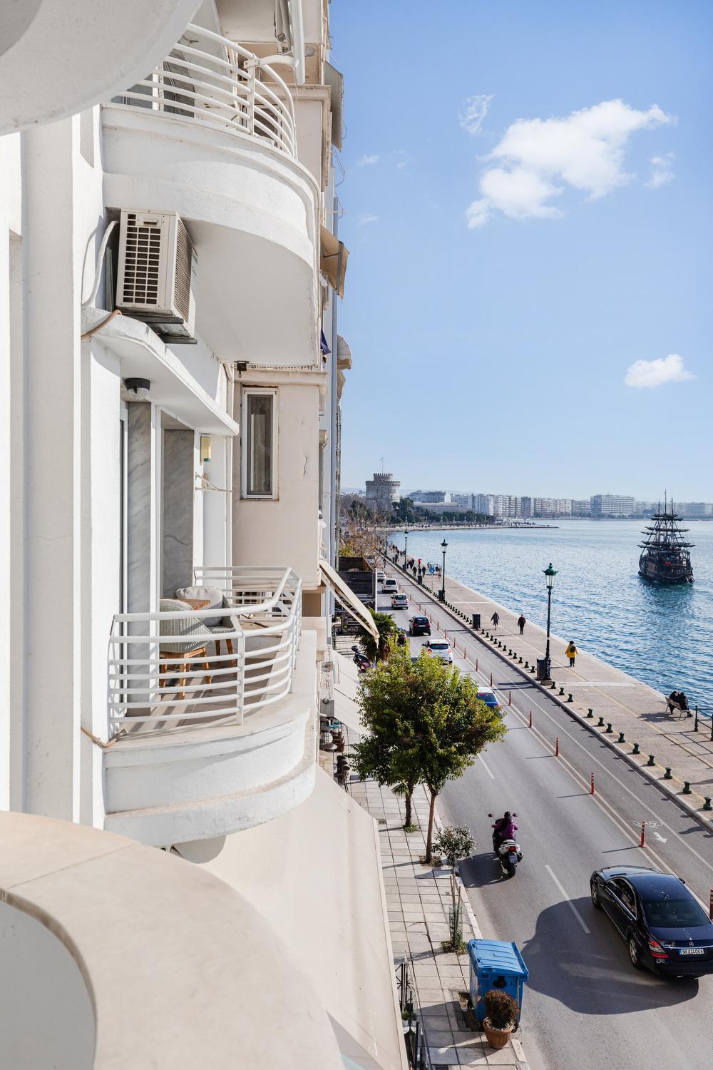 Infinity & Beyond By Halu! - Seafront Apartments Thessaloniki Exterior foto