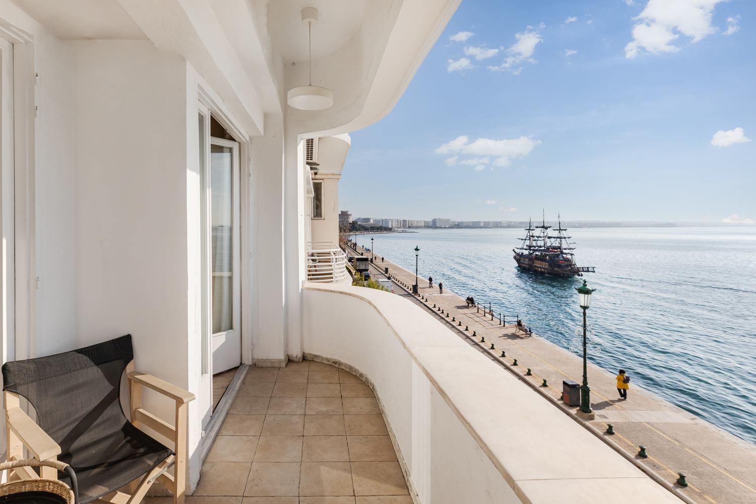 Infinity & Beyond By Halu! - Seafront Apartments Thessaloniki Exterior foto